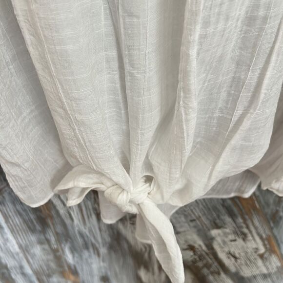 Comfy white blouse with tie - Picture 3 of 3